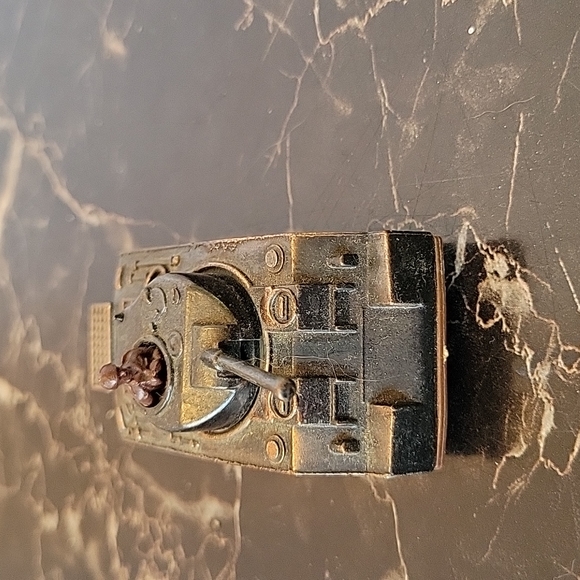 Taille Crayon DIE CAST #9642 CHAR DE COMBAT Tank Sacapunta Pencil Sharpener - Picture 2 of 5